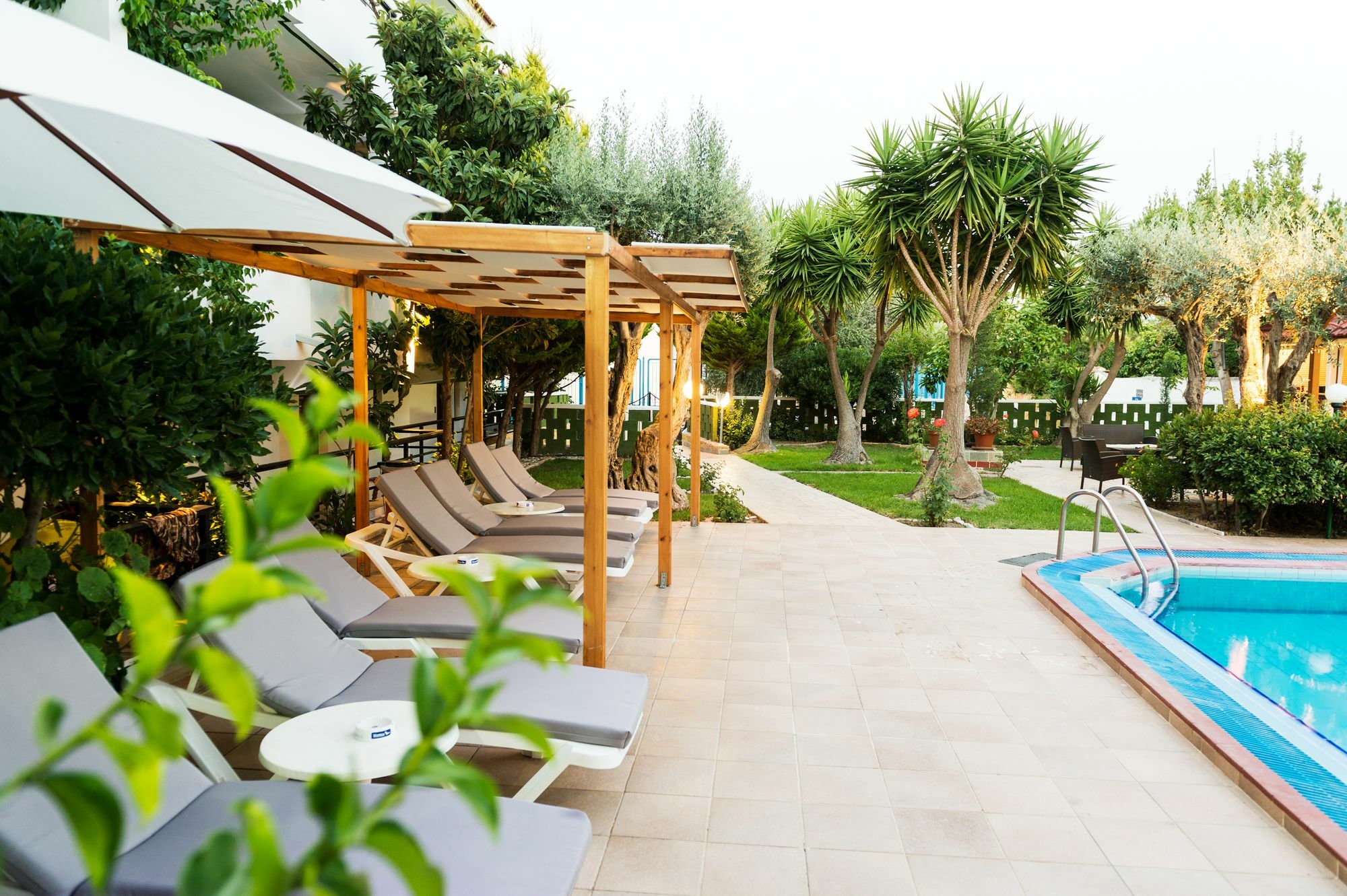 Terinikos Sunny Garden Hotel Junior Suites Ialysos  Esterno foto